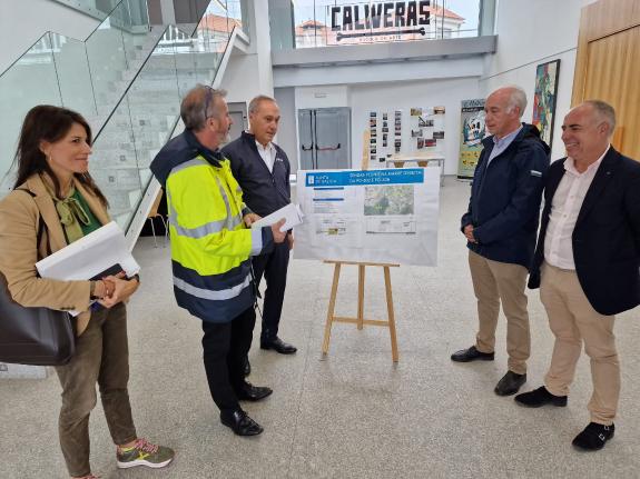 Imaxe da nova:O delegado visita Vilanova de Arousa, onde arrancará a obra dunha nova senda peonil de máis de un quilómetro