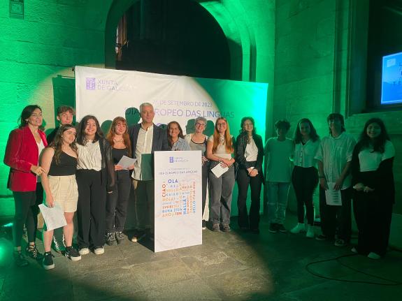 Imaxe da nova:A Xunta e o IES Arcebispo Xelmírez I celebran o Día Europeo das Linguas cun recitado multilingüe