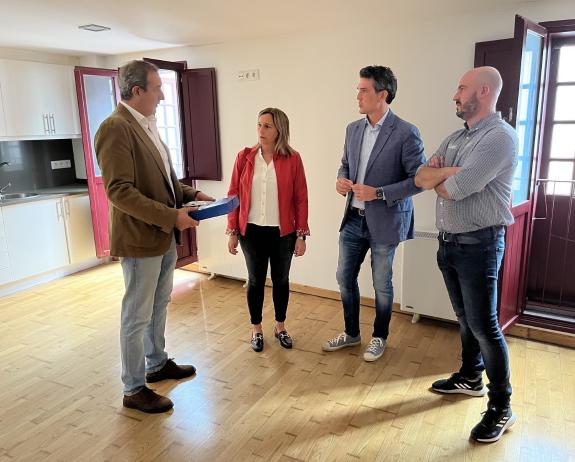 Imagen de la noticia:La Xunta entrega una vivienda de promoción pública en la calle Avelino Montero Villegas de Lourenzá