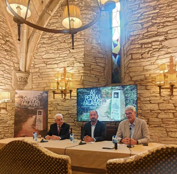 Imagen de la noticia:La serie documental 'As pedras falarán' celebra con sus protagonistas los 30 años del Xacobeo con el apoyo de la Xunta