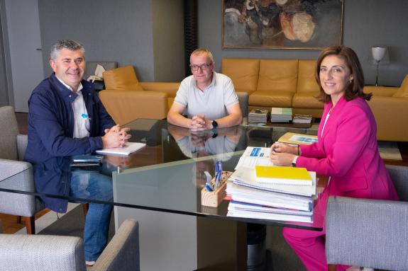 Imaxe da nova:Ángeles Vázquez e o alcalde de Boqueixón analizan vías de colaboración en materia de urbanismo