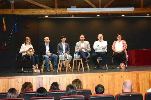 Imagen de la noticia:Trenor clausuró el taller de empleo Padrón-Rois y Dodro en el que se formaron 20 desempleados en operaciones auxiliares de a...