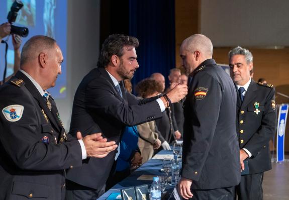 Imagen de la noticia:Diego Calvo señala el compromiso de la Xunta con la labor policial como garantizadora de la seguridad ciudadana y de la prot...