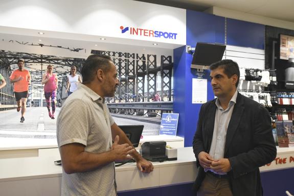 Imaxe da nova:Martina Aneiros invita a sumarse a unha nova edición do bono Activa Comercio que conta cun orzamento de 2,5 millóns de euros