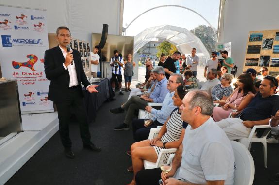 Imagen de la noticia:Alfonso Villares aborda con la Cofradía de O Grove las principales necesidades de los profesionales de esta zona