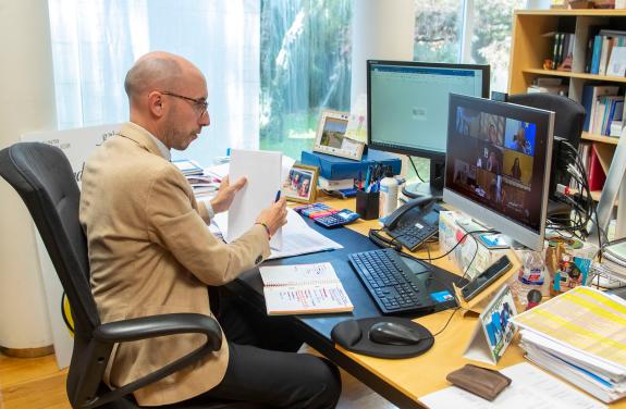 Imagen de la noticia:Galicia apoya acoger la 28 niños y adolescentes no acompañados que llegaron a Canarias y la Ceuta