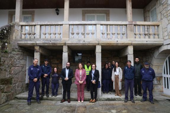 Imaxe da nova:A Xunta inviste preto de 800.000 euros en dous obradoiros de emprego dual en Rianxo para o mantemento de montes e doutras zonas ver...