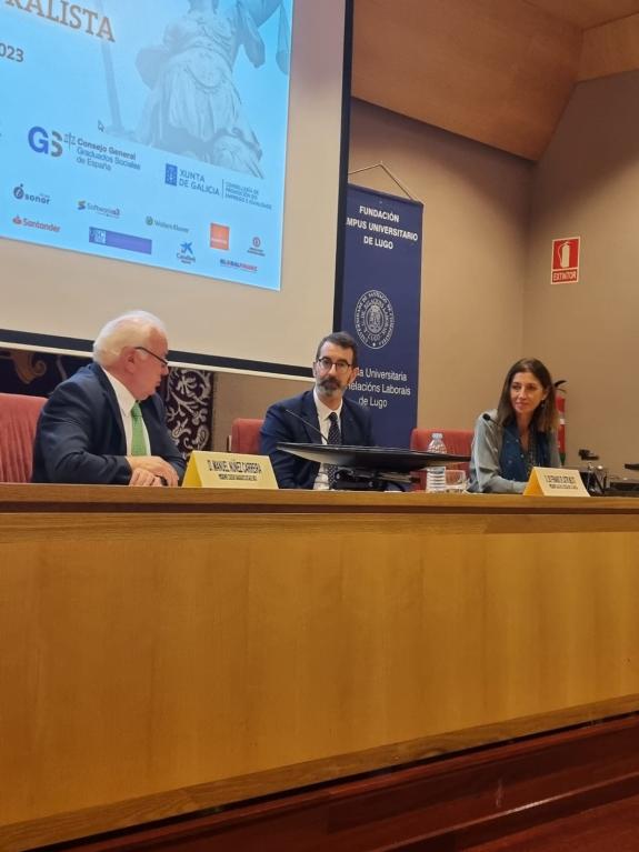 Imagen de la noticia:La Xunta destaca el servicio de orientación jurídico-laboral que ofrece con los graduados sociales y que atendió en Lugo más...