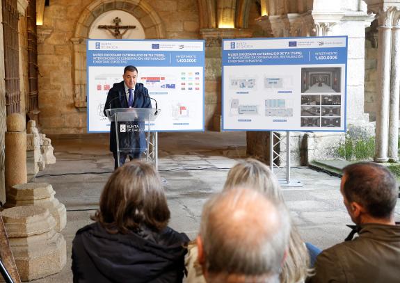 Imaxe da nova:Román Rodríguez anuncia un investimento de 1,4 M€ para a musealización da Catedral de Tui