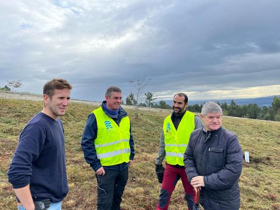 Imaxe da nova:A Xunta pon en valor a plantación de árbores nunha xornada de voluntariado