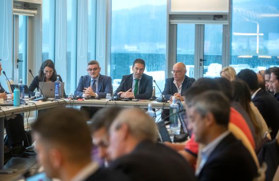 Imagen de la noticia:La Xunta ve imprescindible el diálogo entre sector pesquero, la sociedad civil y la ciencia para contribuir a conseguir avan...