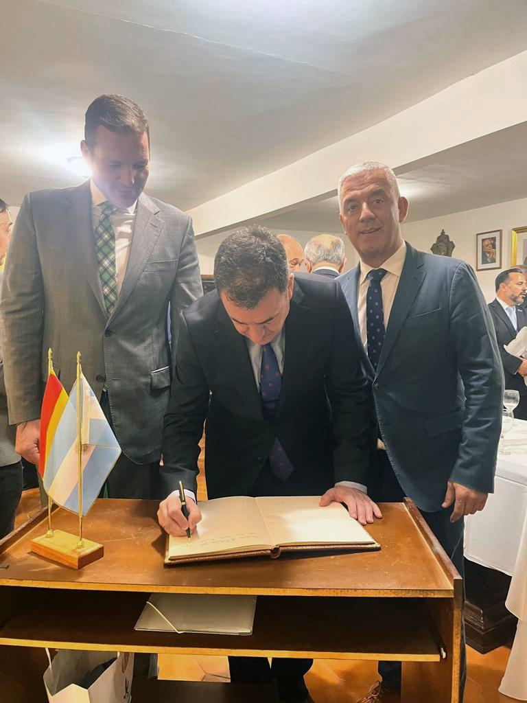 Imaxe 3 de 3 asociada á nova