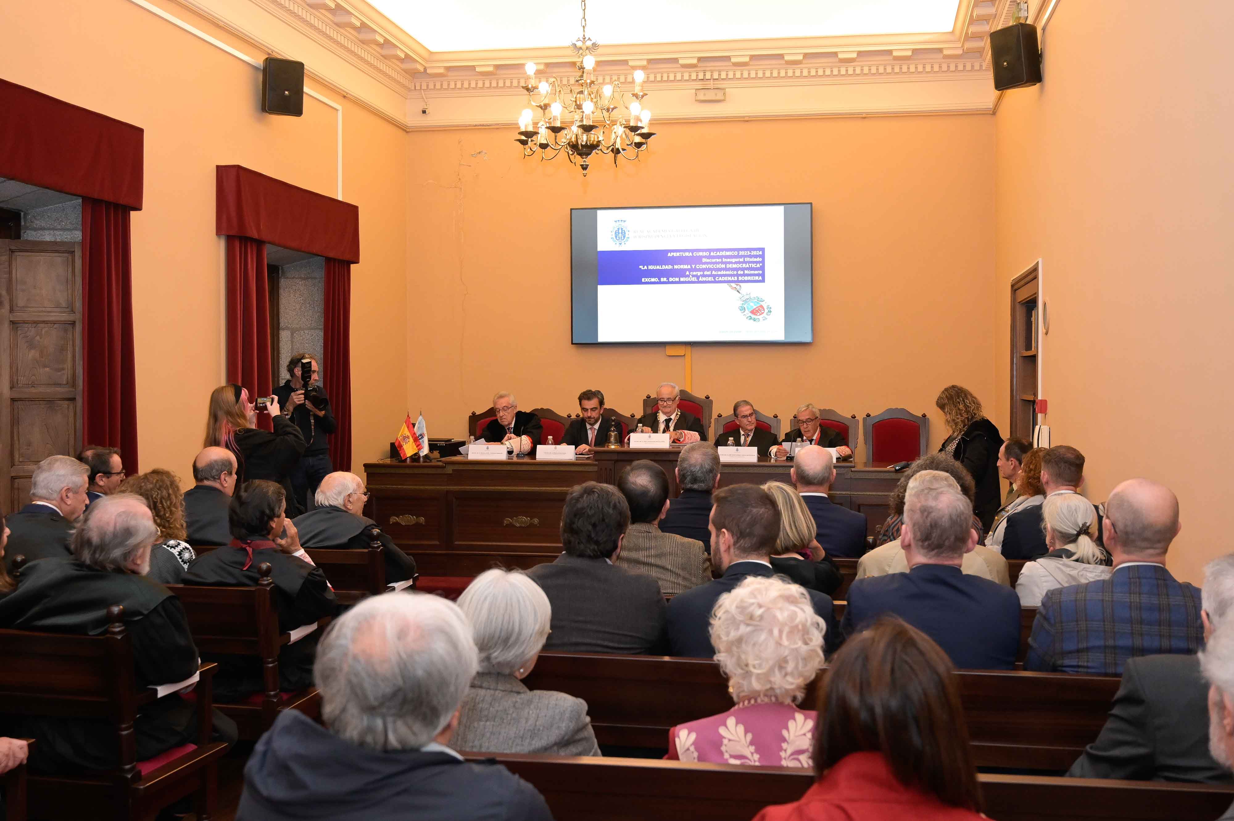 Diego Calvo asiste á apertura do curso da Real Academia Galega de Xurisprudencia e Lexislación