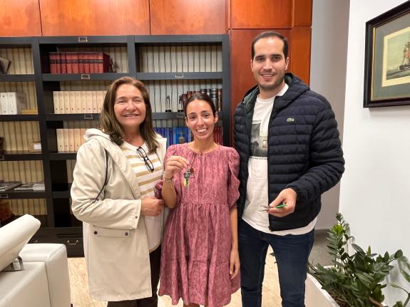 Imaxe da nova:O Consorcio Casco Vello de Vigo entrega as chaves de tres novas vivendas de promoción autonómica na rúa Real
