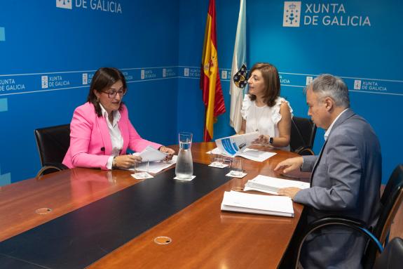 Imaxe da nova:Ángeles Vázquez e a alcaldesa de Oímbra estudan vías de colaboración en materia de humanización de espazos públicos e vivenda