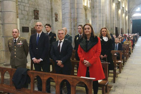 Imagen de la noticia:La conselleira de Promoción del Empleo e Igualdad asiste en Ourense a la celebración religiosa en honor de San Martiño de To...