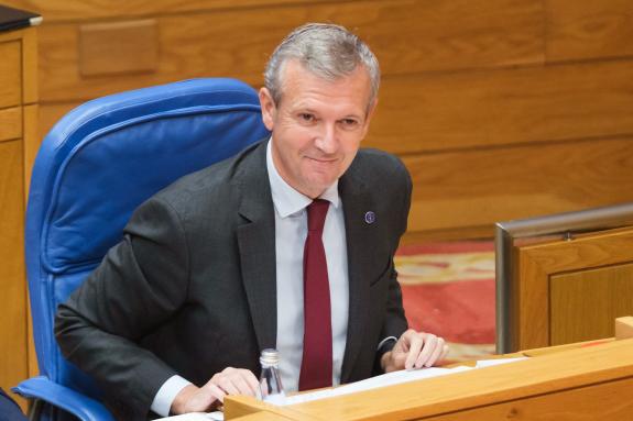 Imaxe da nova:O presidente Rueda responde aos grupos na sesión de control ao Goberno