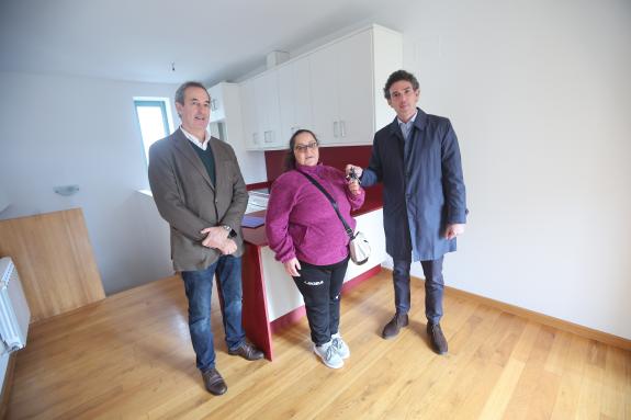 Imaxe da nova:A Xunta entrega unha vivenda de promoción pública en réxime de alugueiro no barrio da Tinería, en Lugo