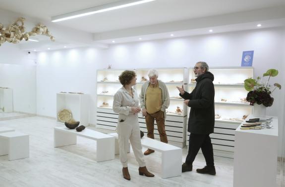 Imaxe da nova:A Xunta destaca en Santiago o papel da artesanía como dinamizadora do comercio local