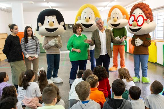 Imaxe da nova:A Xunta colabora cos Bolechas nunha guía que visibiliza a realidade das familias monoparentais entre a cativada