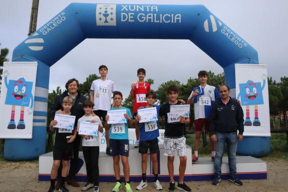 Imaxe da nova:El cross zonal de Sanxenxo junta a 1.720 niños y niñas de 19 centros educativos en un momento histórico del deporte base gallego
