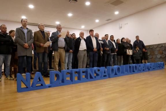 Imagen de la noticia:La Xunta y la cadena mar-industria denuncian los efectos negativos en la actividad por la inseguridad jurídica generada por ...