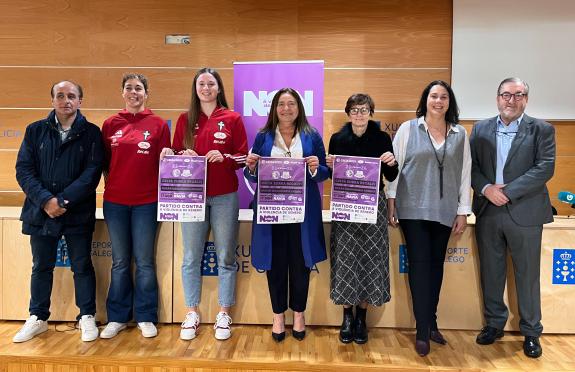 Imaxe da nova:Ana Ortiz anima á cidadanía a acudir ao partido de baloncesto feminino entre Celta e Ensino no marco dos actos do 25-N