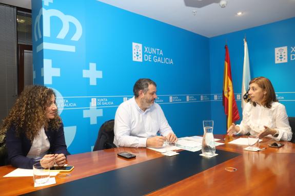 Imaxe da nova:Ángeles Vázquez e o alcalde de Ordes estudan vías de colaboración para humanizar o campo da feira de Mesón do Vento