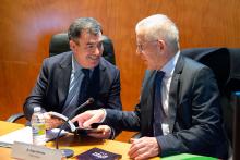 Román Rodríguez destaca a contribución de Pepe Montes ao uso do galego no ámbito económico durante o seu debut poético