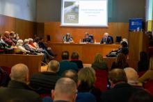 Román Rodríguez destaca a contribución de Pepe Montes ao uso do galego no ámbito económico durante o seu debut poético