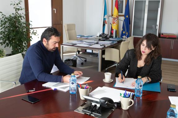 Imaxe da nova:A Xunta e o Concello da Veiga avalían as liñas de axuda autonómicas en materia de eficiencia enerxética