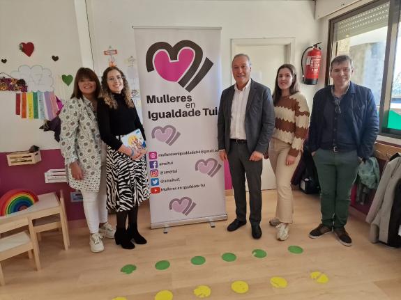 Imagen de la noticia:La Xunta financia la iniciativa de concienciación contra la violencia de género de la Asociación Mulleres en Igualdade de Tu...