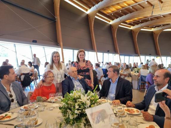 Imagen de la noticia:Rivo agradece en el Uruguay el esfuerzo y valentía de los emigrantes que llevan la marca Galicia por toda América