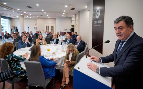 Imaxe da nova:Román Rodríguez convida ao empresariado a afrontar xuntos os vindeiros retos da educación galega