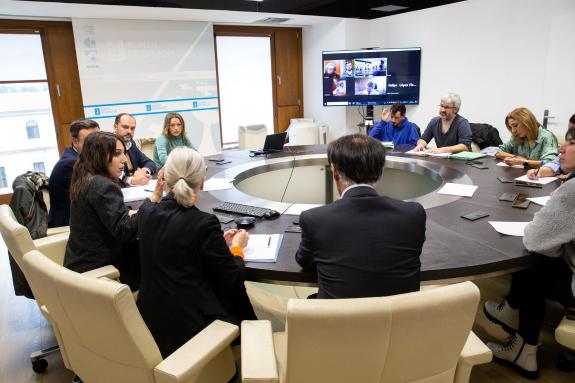 Imaxe da nova:A Xunta traslada o seu apoio aos traballadores de Einsa Print e pon ao seu dispor todas as ferramentas para garantir a súa formació...