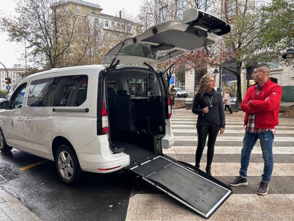 Imagen de la noticia:La Xunta concede 15 ayudas para la adquisición de taxis adaptados a la movilidad reducida, de bajas emisiones o eléctricos e...