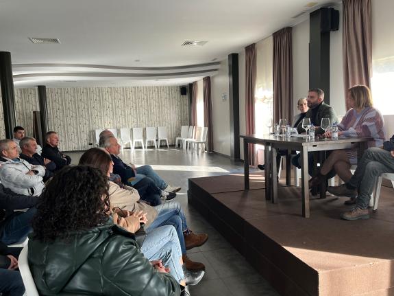 Imagen de la noticia:Trenor subraya las ventajas del Bono Deporte de 120 euros ante las entidades deportivas de Costa da Morte