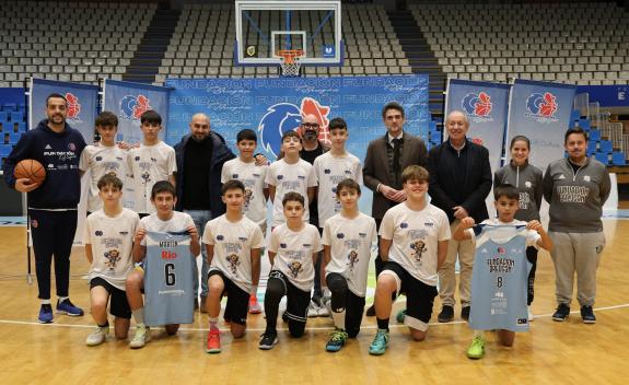 Imagen de la noticia:El delegado territorial de la Xunta asiste a la presentación del equipo de la fundación Breogán que participará en la Mini C...