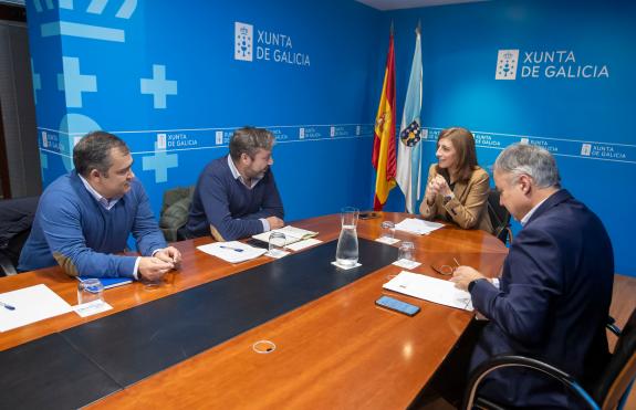 Imaxe da nova:A Xunta e o Concello de Cualedro abordan o proxecto municipal de humanización e mellora dos servizos públicos na rúa Maior da Xiron...