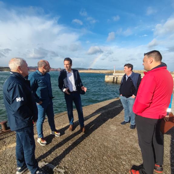 Imagen de la noticia:La Xunta invierte  375.000 € en la mejora y acondicionamiento de los locales de los armadores en el puerto de San Cibrao