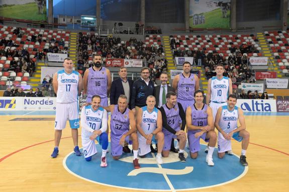 Imagen de la noticia:Diego Calvo asiste al partido benéfico de baloncesto entre la Selección Galega de Veteranos y Leyendas del Real Madrid