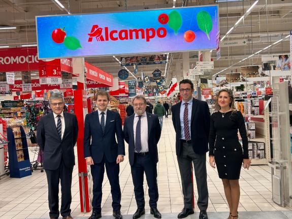 Imaxe da nova:Martina Aneiros asiste á reinauguración do hipermercado Alcampo Ferrol