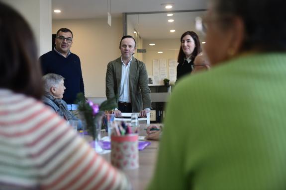 Imaxe da nova:La Xunta apuesta por la colaboración con otras administraciones, entidades y agentes sociales para mejorar la atención a las person...