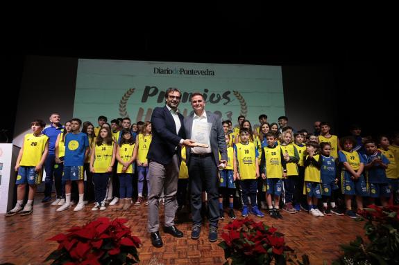 Imagen de la noticia:Diego Calvo asiste a la entrega de los premios HQR! en reconocimiento al deporte pontevedrés