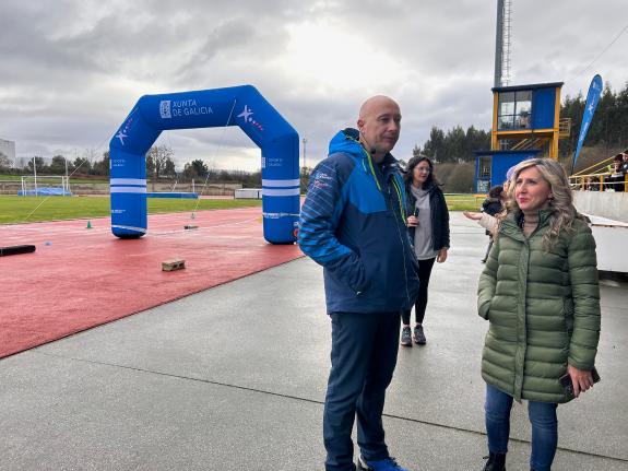 Imagen de la noticia:La delegada territorial de la Xunta en Ferrol anima a la práctica deportiva en las categorías de base durante el circuito de...