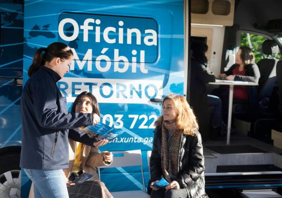 Imaxe da nova:Arranca a nova oficina móbil de atención ás persoas emigrantes retornadas da Secretaría Xeral de Emigración cofinanciada polo Fondo...