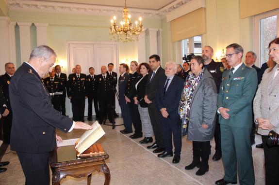 Imagen de la noticia:El delegado territorial de la Xunta asiste a la toma de posesión del comisario del CNP de Ourense