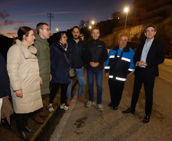 Imaxe da nova:O conselleiro do Mar e o alcalde de Ribadeo visitan o porto comercial da localidade