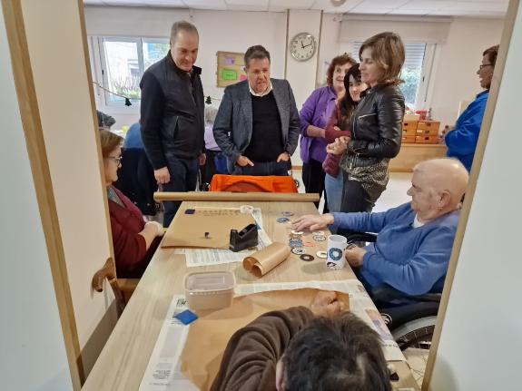Imaxe da nova:La Xunta felicita la entrada del nuevo año a los usuarios del centro de día de Ponteareas