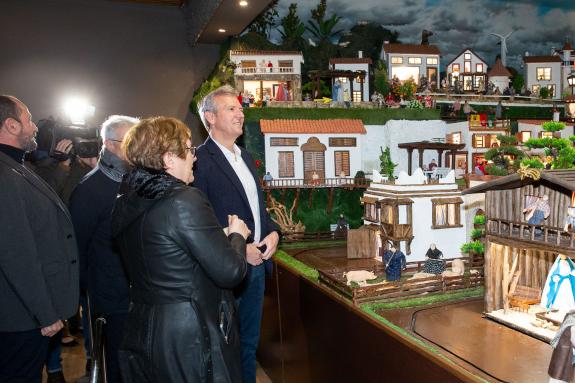 Imaxe da nova:Rueda visita o Belén Artesanal en Movemento de Valga, Festa de Interese Turístico de Galicia